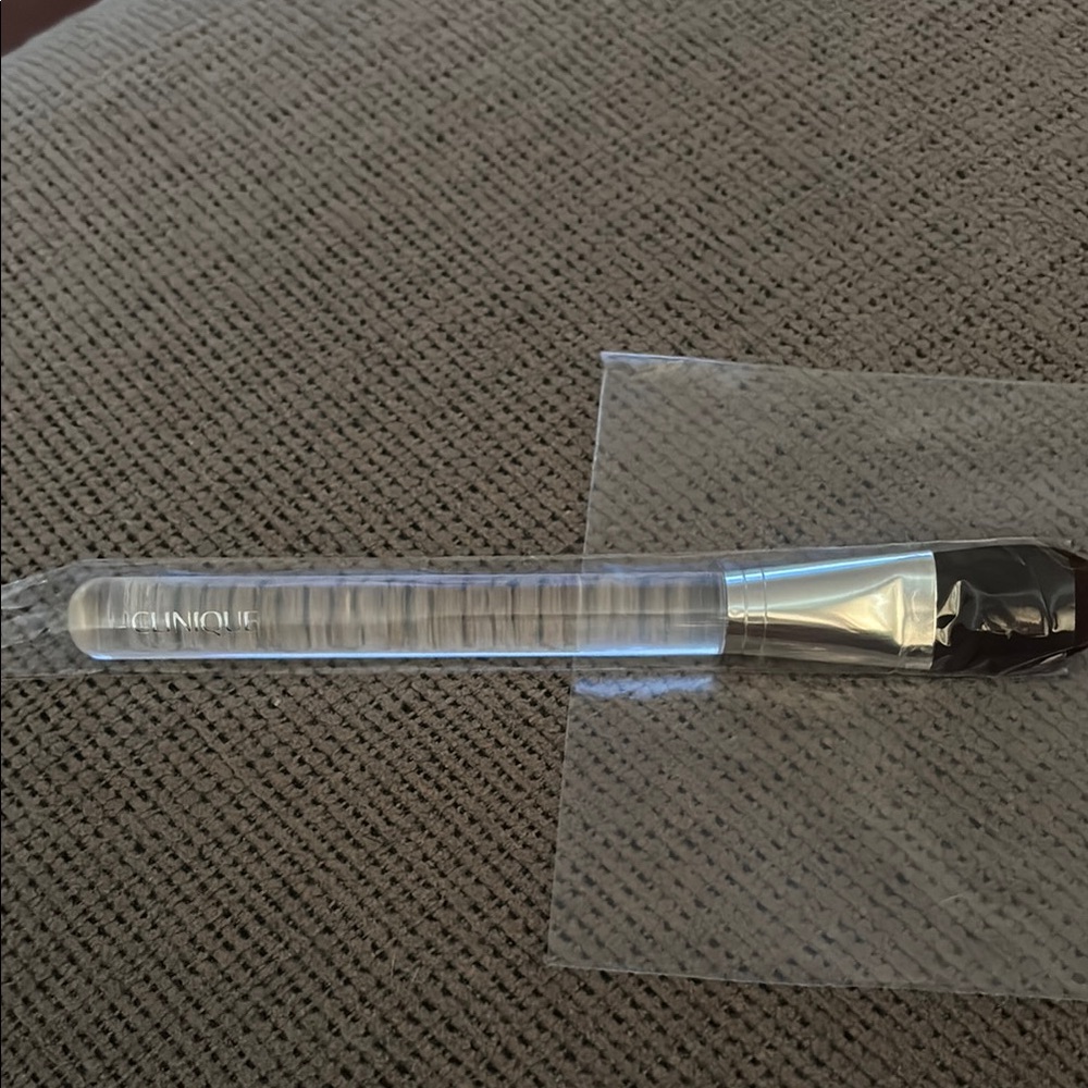 Clinique foundation brush, clear handle NEW